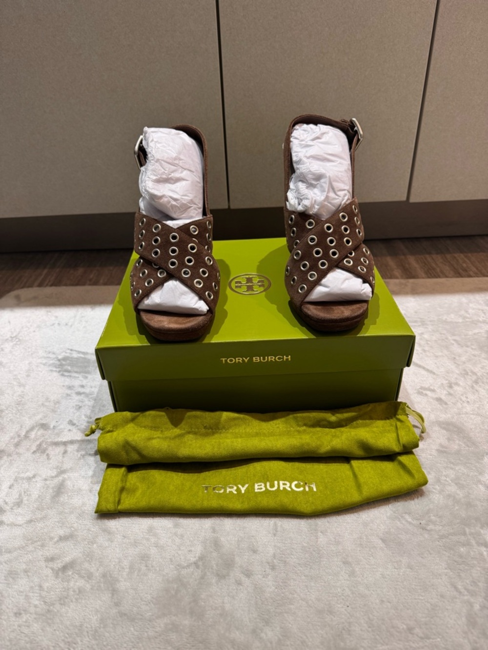 NWT Tory Burch Cross Band Suede Heel Sandals, Mustang, Size 8 - Picture 13 of 16
